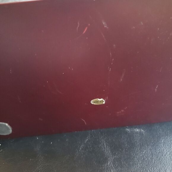 Mother & Daughter Statue - Picture 10 of 12